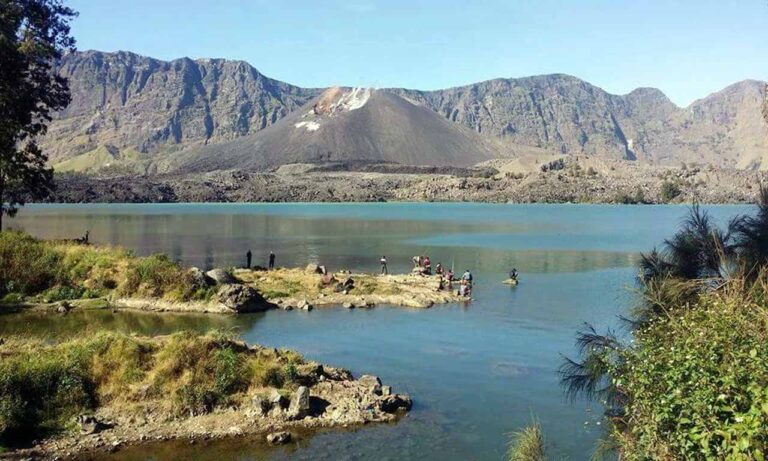 one day rinjani trekking senaru crater rim